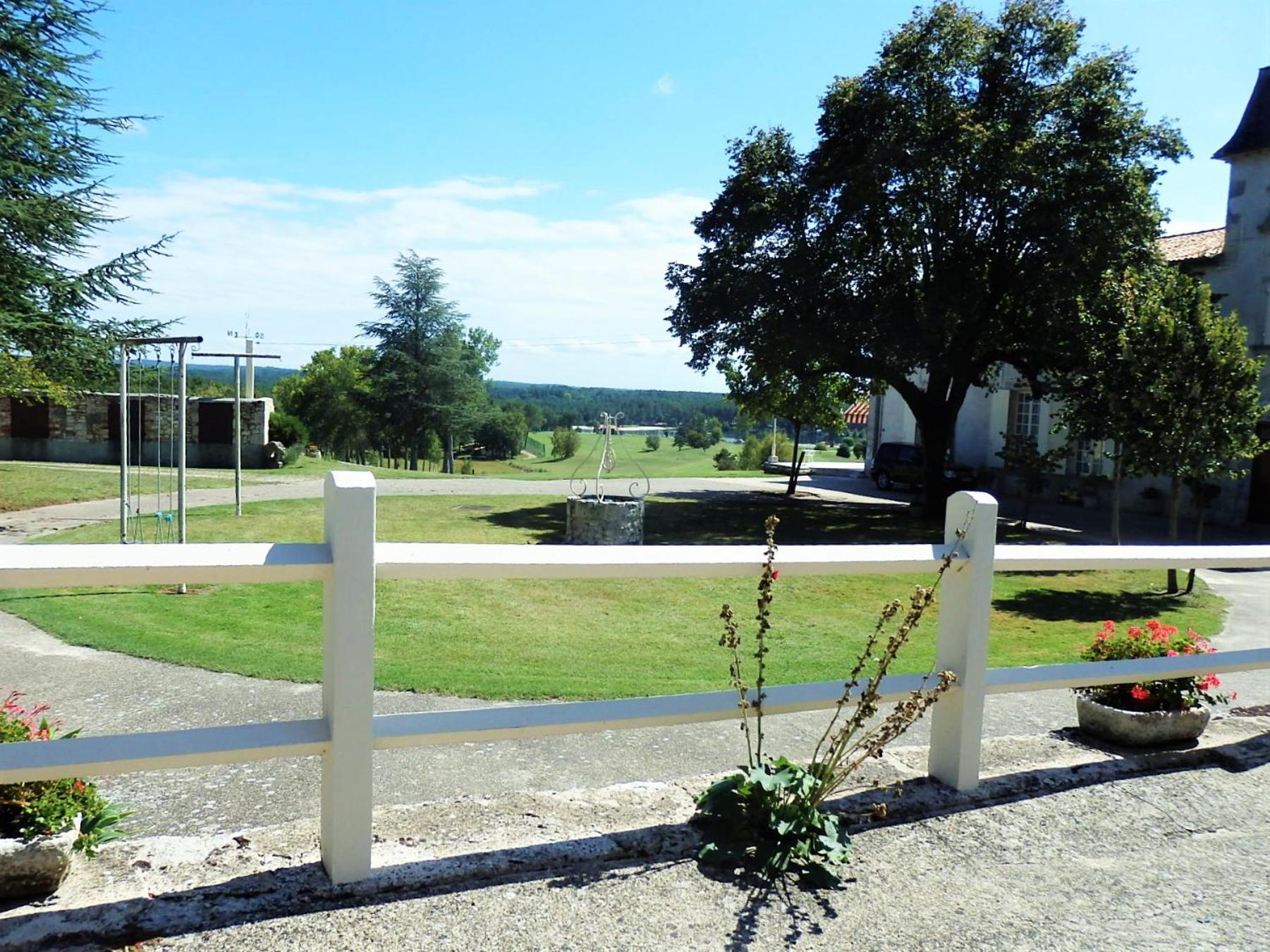 Domaine De Laroque Lou Maisouet Casteljaloux Exterior photo